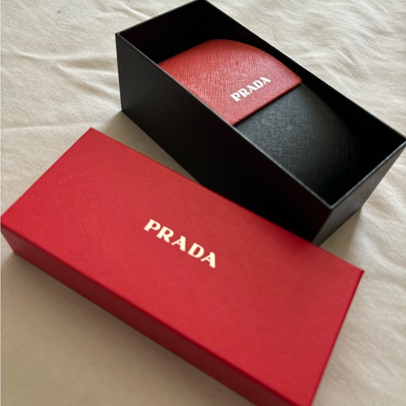Prada sun glasses case - Picture 3 of 3